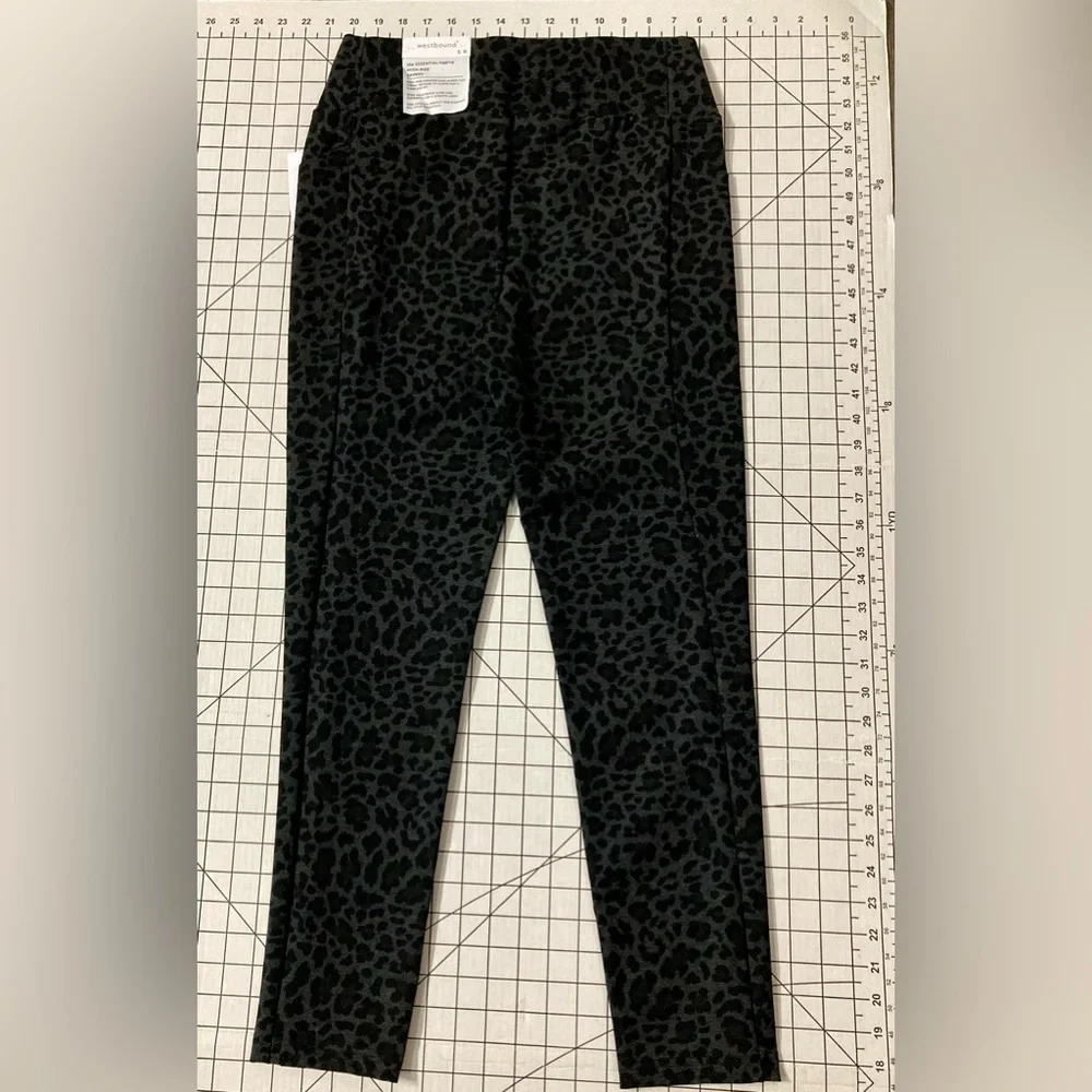 NWT Westbound Women’s‎ Size SR Gray Leopard Essential High Rise Skinny Leggings